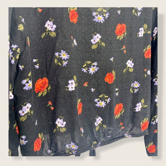 American Eagle Floral Tie Button Down V Neck Top - Picture 6 of 12